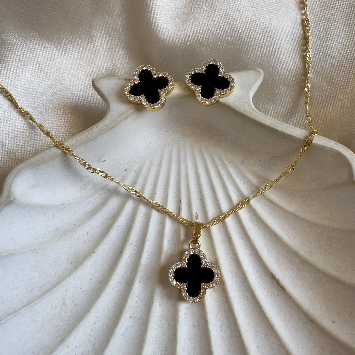 Set trébol circones blanco y negro